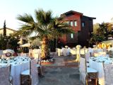 BEŞİKTAŞ ORTAKÖY DE NEZİH BİR KONUMDA TARİHİ OTEL VE RESTAURANT DİZİ FLİMLERE KİRALANABİLİR